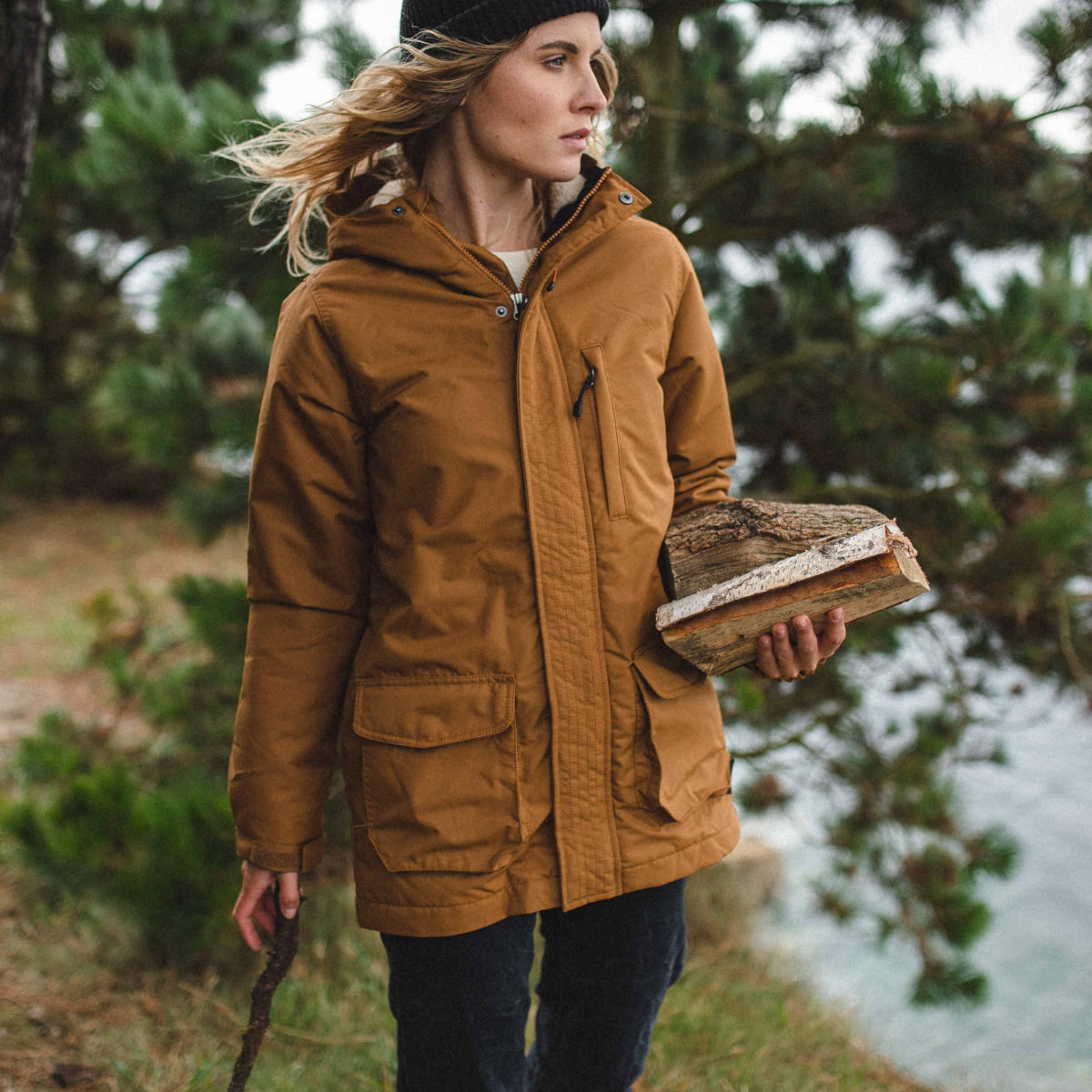 Stay warm and stylish with the Women's Patagonia Back Pasture Jacket