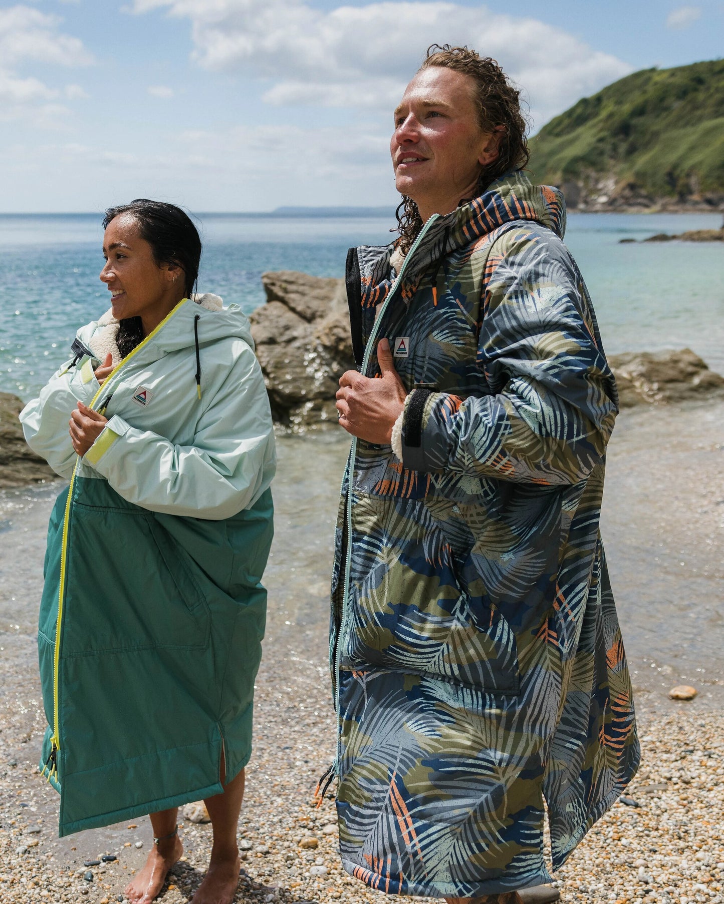 Male_Waves Recycled Sherpa Lined Changing Robe - Palm Camo Apricot