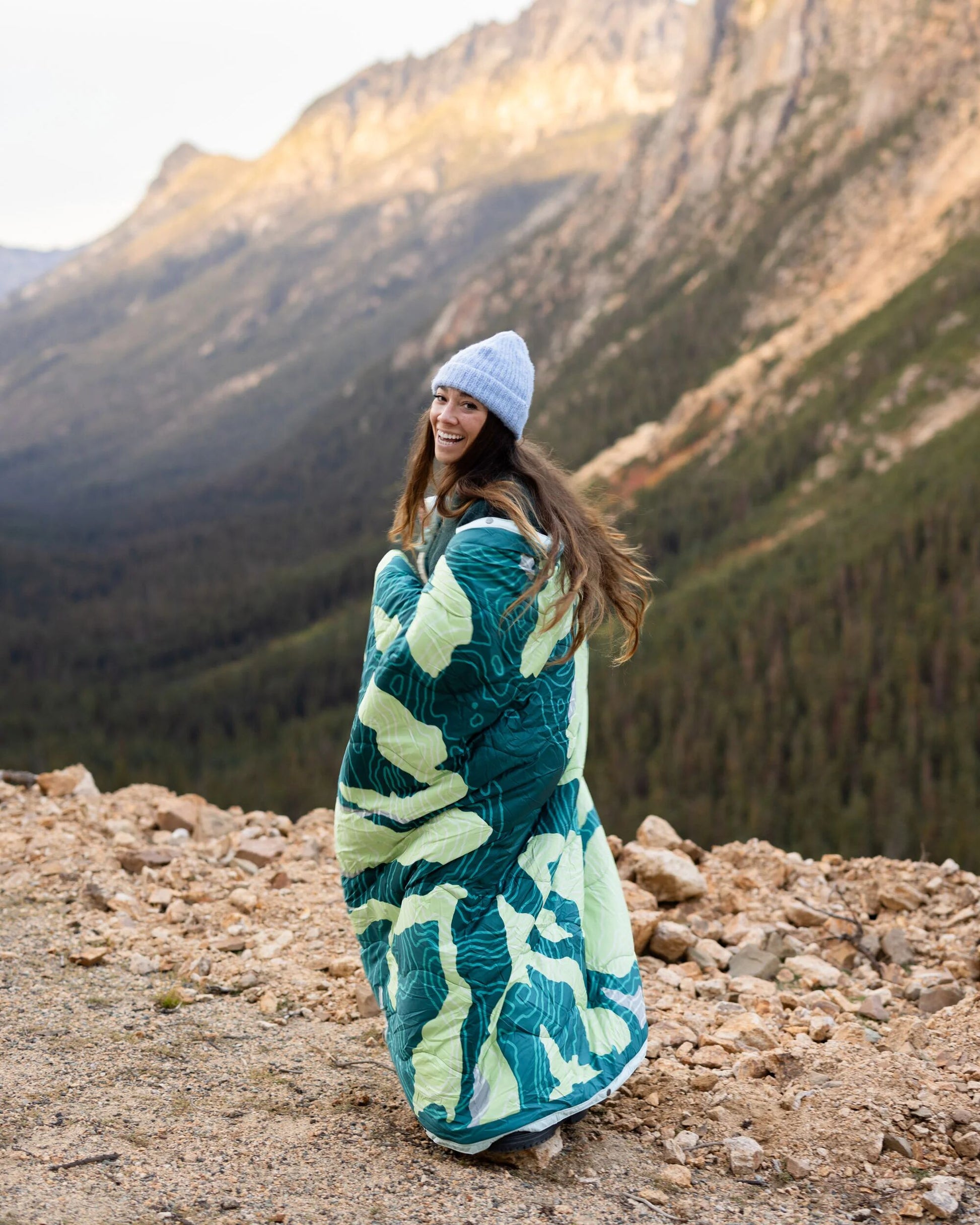 Womens_Cabin Recycled Sherpa Blanket - Abstract Mountain Green