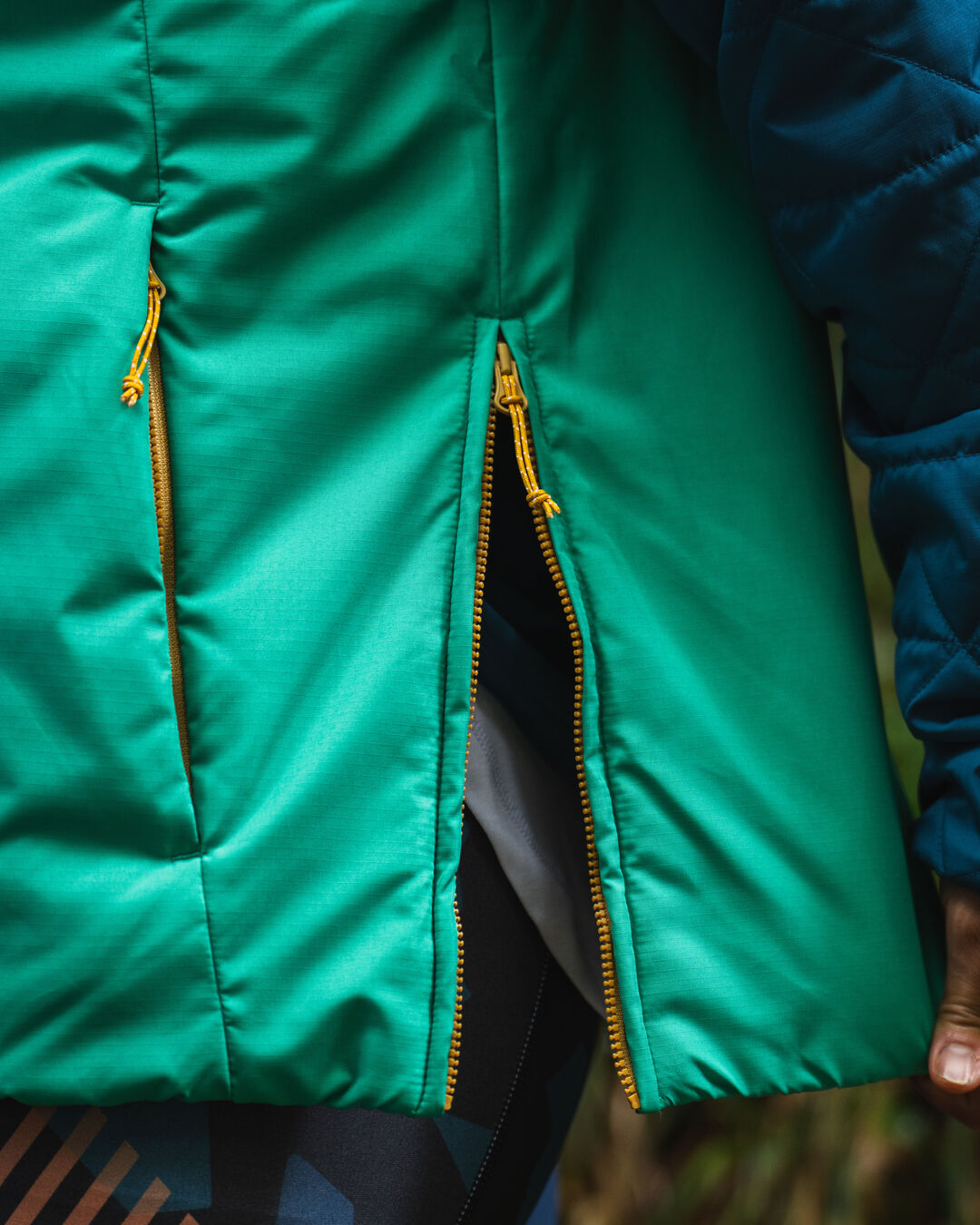 Trace Recycled Thermore® Insulated Jacket - Corsair Blue/ Jungle Green