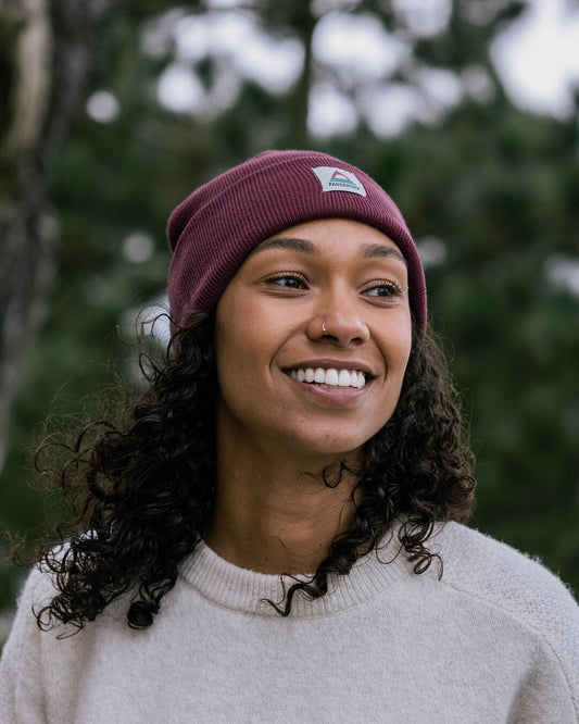 Womens_Core Recycled Low-Top Beanie - Wine