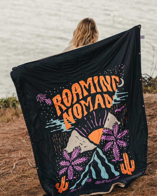 Womens_Nomadic Recycled Sherpa Blanket - Roaming Print Black